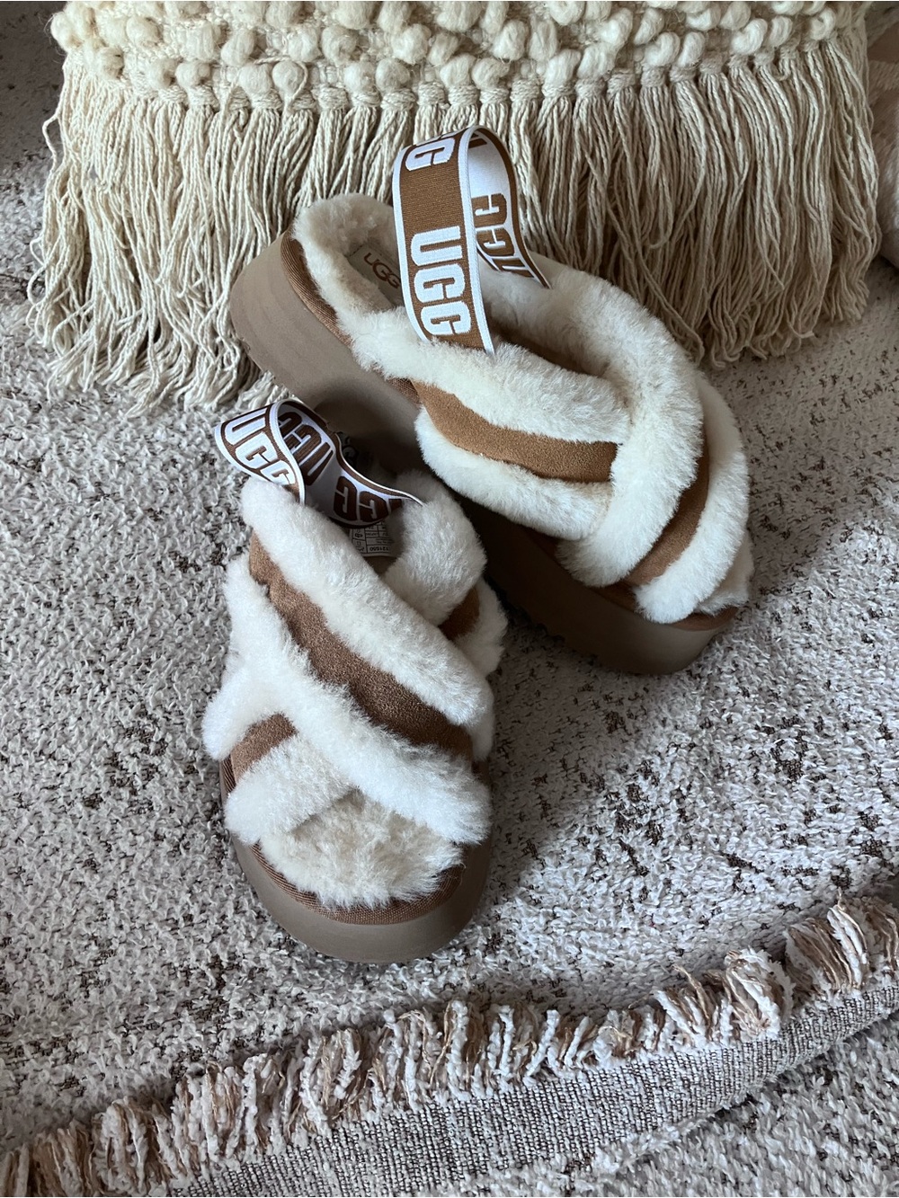 UGG Disco Platform Slides-Cozy Crossband/Real Shearling